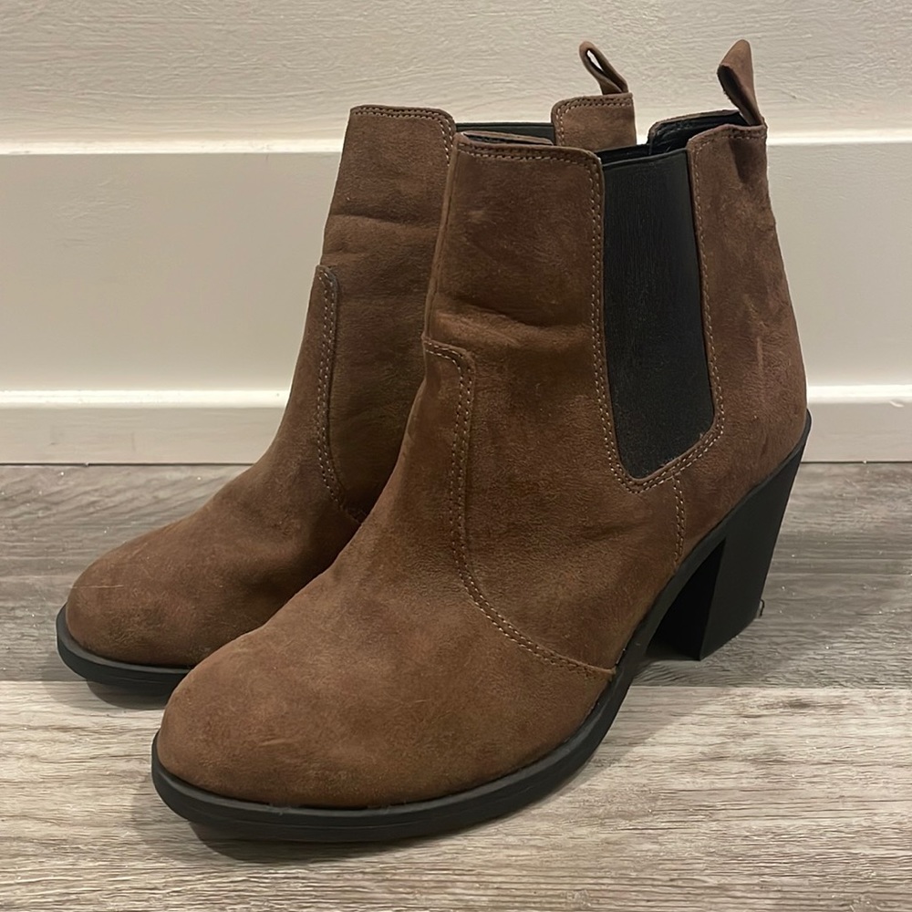 Brown suede Chelsea heeled boots